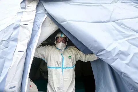 В Ломбардии оборудуют палатки, во Франции и США закрыты Диснейленды.