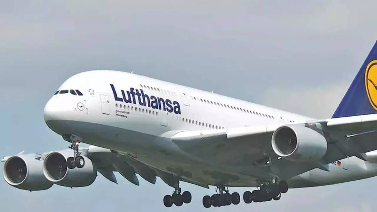 Un zbor Lufthansa din Germania către India, întors în aer din cauza unei amenințări cu bombă.