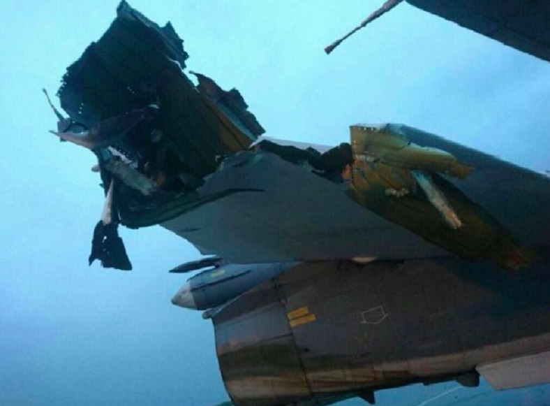 Imagini cu avioane distruse la sol în Siria. 