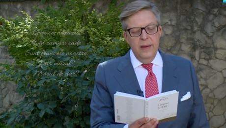 Pirkka Tapiola îi recită soției o poezie de dragoste în limba română, scrisă de Grigore Vieru. Foto: Captură Video