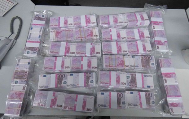 Фальшивые деньги отправились в камеру хранения вещественных доказательств.