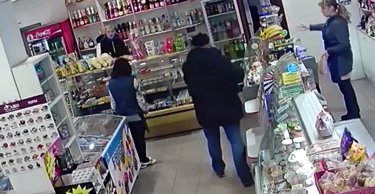 В Бельцах полицейский задержал дебошира, угрожавшего продавцу бутылкой.