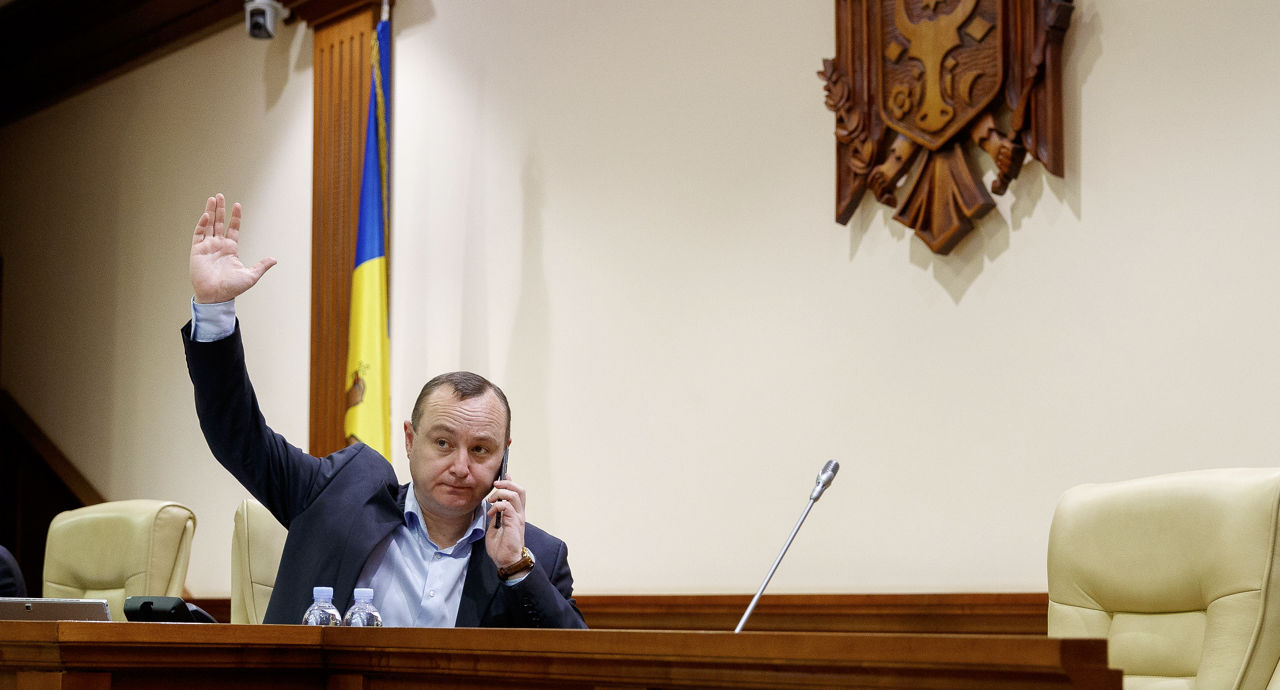 Фракция БКС покинула заседание парламента в знак протеста.