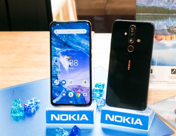 Nokia представила первый смартфон с "дырой" в экране.