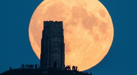 Singura Super-Lună din 2017, așteptată astăzi