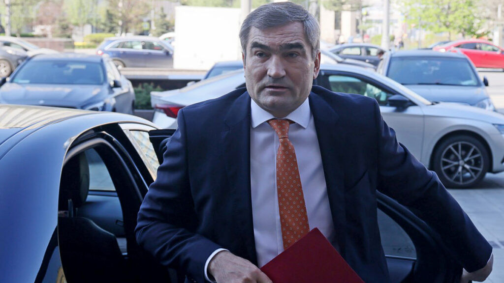 МИД РФ потребовал объяснений, почему у Озерова до сих пор не приняли верительные грамоты.