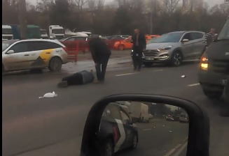 Водитель такси сбил 60-летнего мужчину в столице.