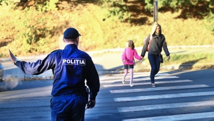 Totodată, din vina pietonilor au fost înregistrate 137 de accidente rutiere, soldate cu decesul a 14 oameni și traumatizarea altor 123.