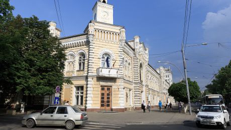 Primăria Capitalei va fi nevoită să facă economii şi să reducă din cheltuielile unor întreprinderi. Foto: publika.md