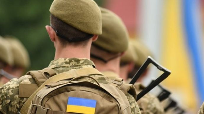 В Украине на 90 дней продлили мобилизацию и военное положение.
