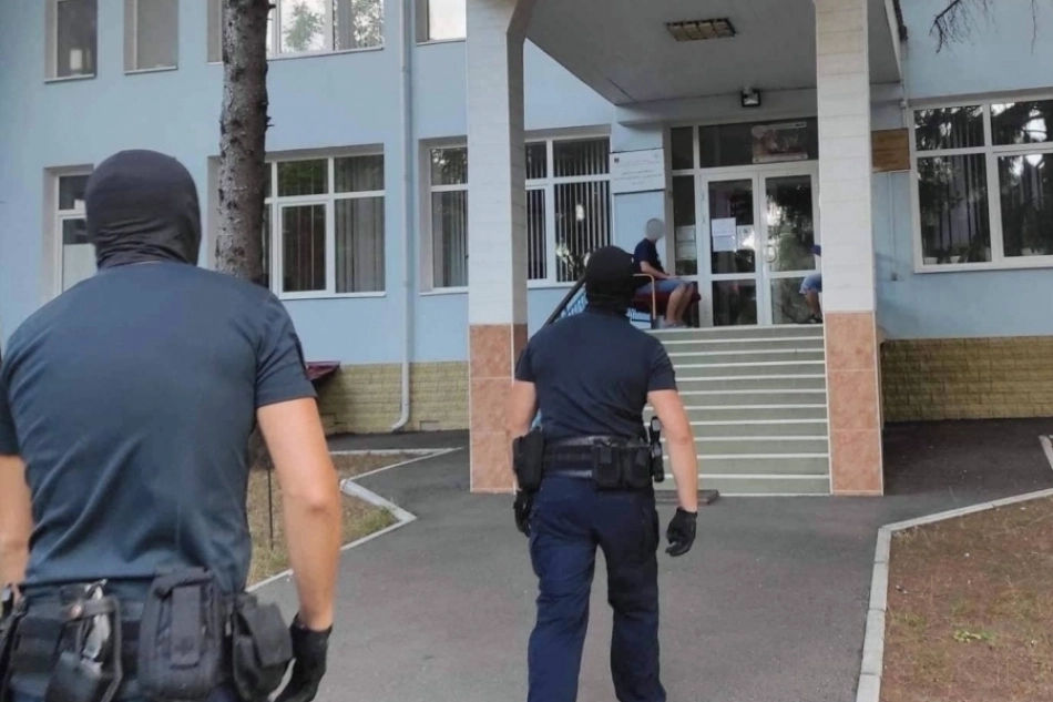 Вымогали взятки у экономических агентов: трое чиновников ANSA задержаны на 72 часа.