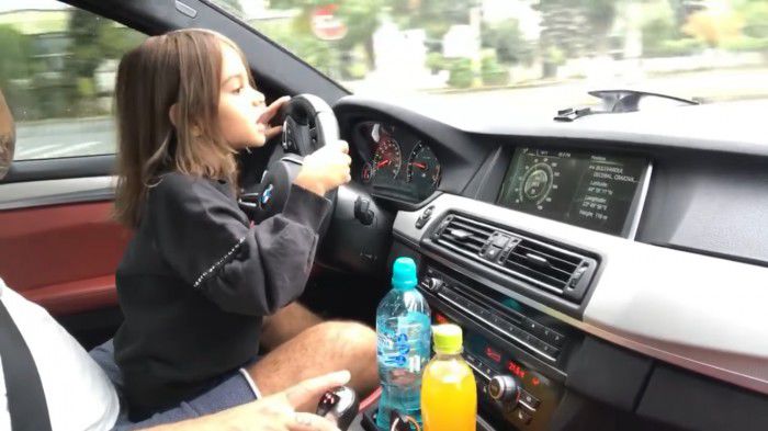 Fetiță din România, filmată cum conduce un BMW M5 cu 700 de CP