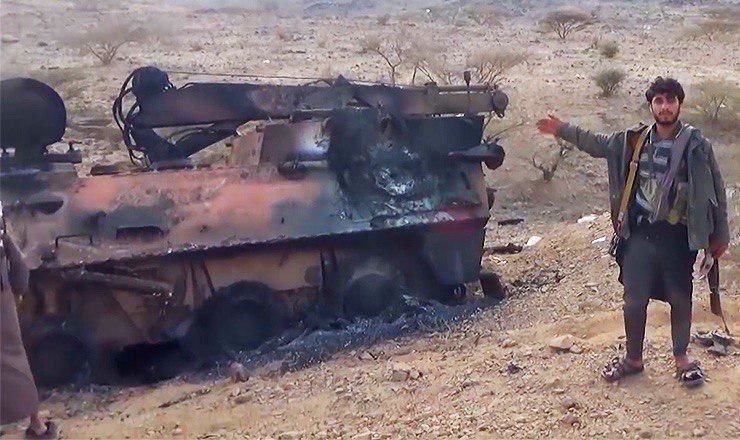 Повстанцы взорвали три бронемашины LAV королевской нацгвардии американского производства.