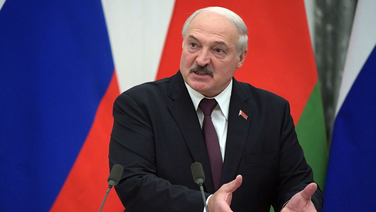 Лукашенко заявил о желании США создать военный блок с границей у Смоленска.