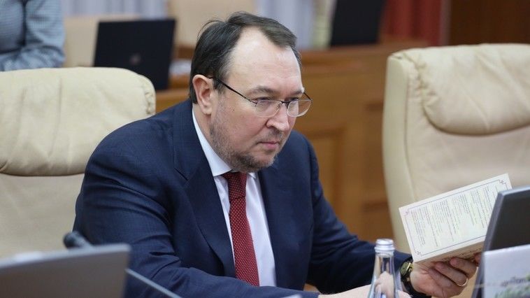 Бывший председатель КС Александр Тэнасе.