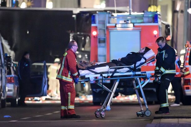 Poliţia din Berlin anunţă că atacul din piaţa de Crăciun a fost comis în mod intenţionat; Șoferul era imigrant.