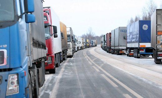 Тягач, рядом с которым нашли тело дальнобойщика, стоял в километре от въезда на паром.