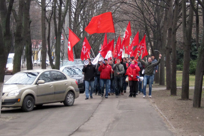 Партия коммунистов Республики Молдова (ПКРМ) может объявить, что после Вильнюсского саммита бархатная революция переходит в фазу постоянной революции. Фото: esp.md