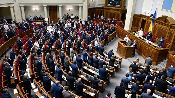 В Верховной Раде Украины предложили способ "отомстить" РФ за упрощение выдачи российских паспортов на Донбассе.