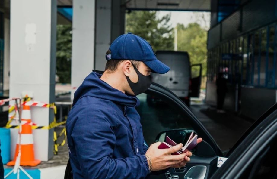 На границе выявлены 5 поддельных документов и оштрафованы 24 человека.