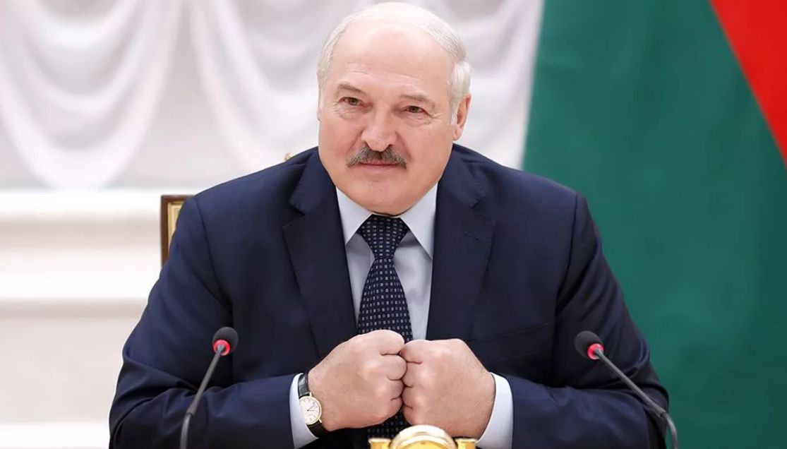 Лукашенко: Мы поддерживаем российских братьев, но не забываем и об украинцах.