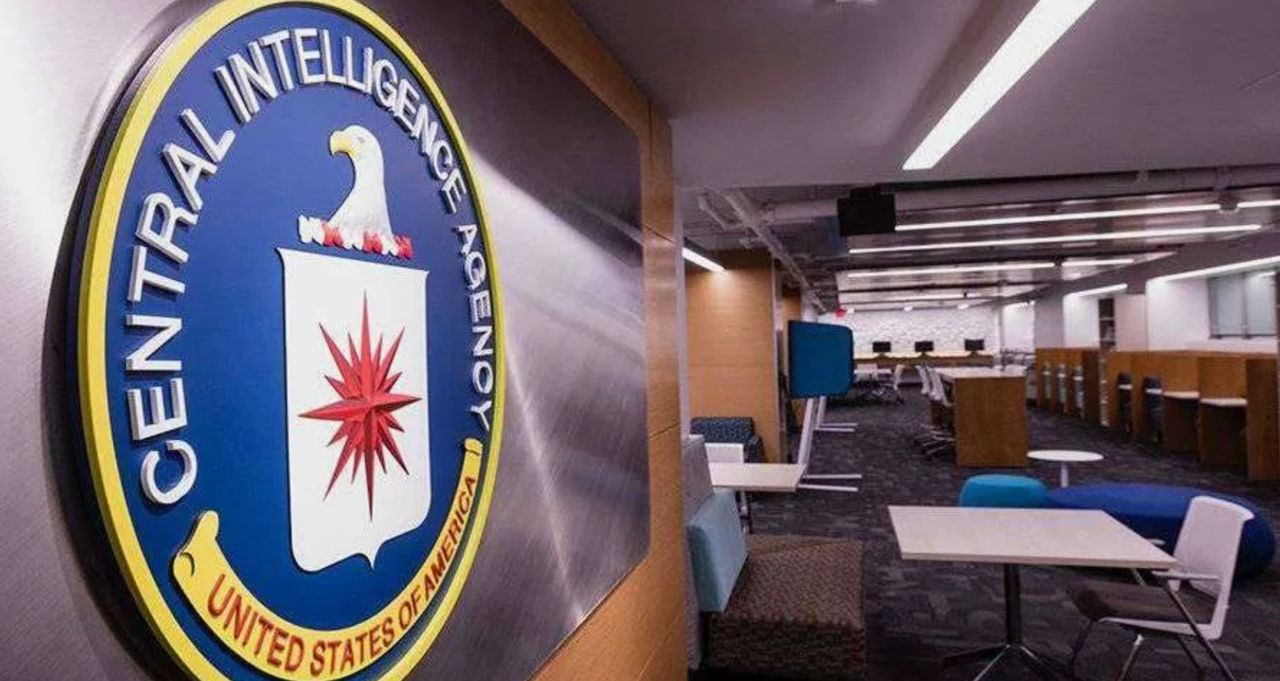 CIA selectează o persoană responsabilă pentru operațiuni secrete și recrutarea străinilor.