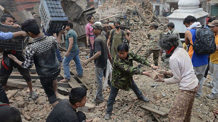În momentul cutremurului devastator produs acum citeva cei trei se aflau în Kathmandu. Foto: realitatea.net