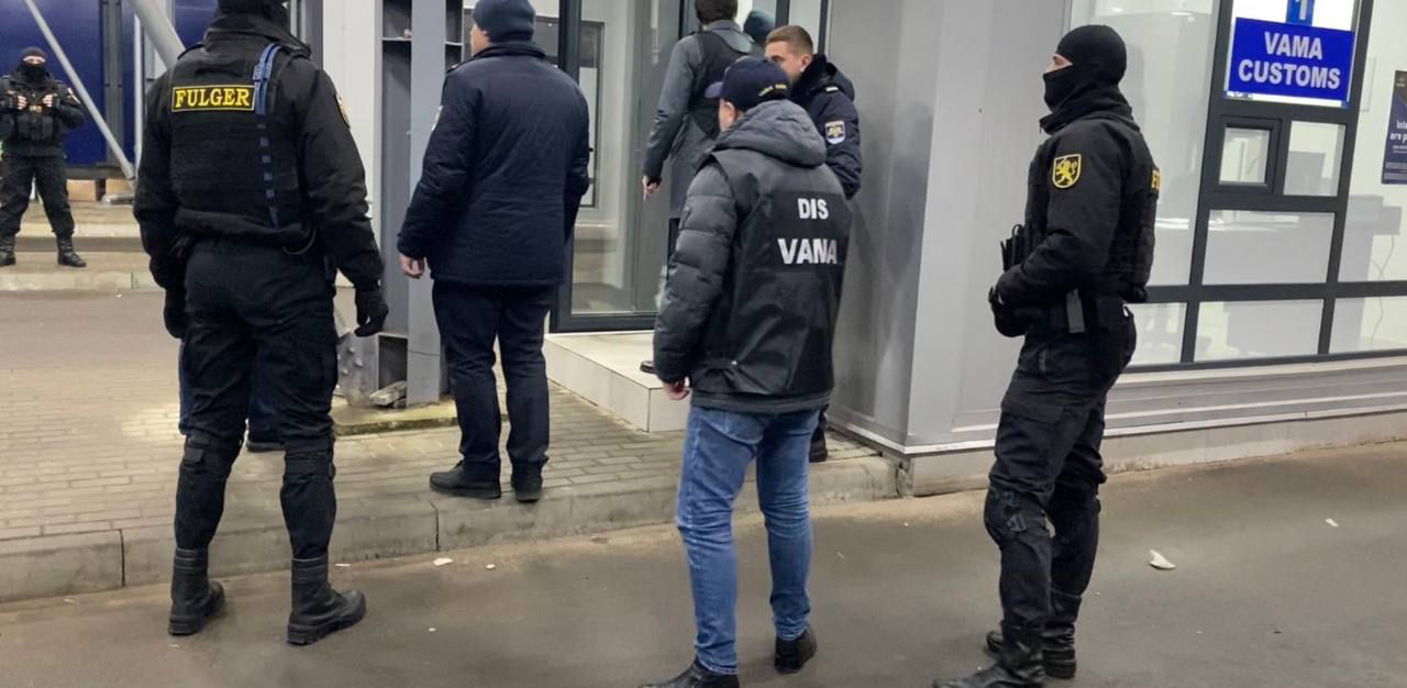 Подробности обысков на таможнях: 25 человек подозреваются в коррупции.