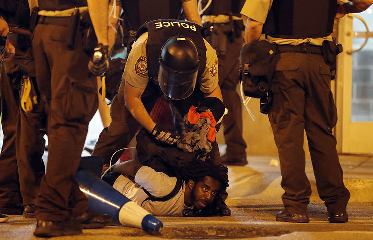 Полиция сообщила о беспорядках в Сент-Луисе. Фото: apimages.com