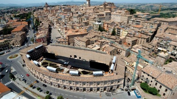 Un bărbat a deschis focul asupra trecătorilor, în oraşul italian Macerata.