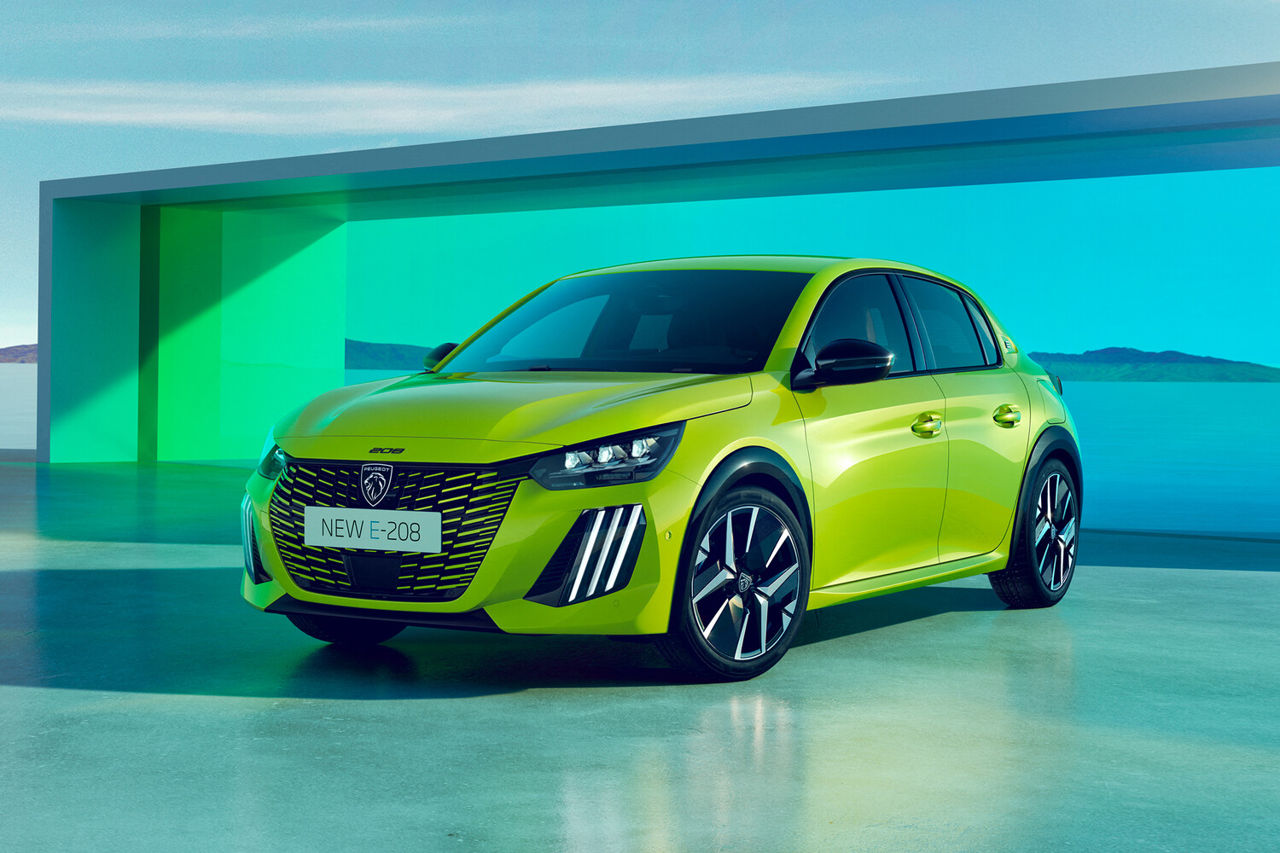 Peugeot представила обновленный хетчбэк 208.
