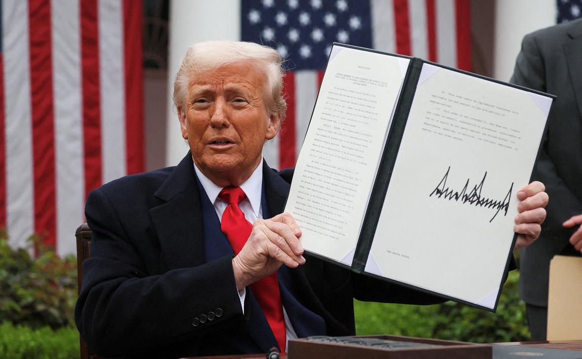 Трамп вводит пошлины для стран Европы, которые не одобряют его планы по Гренландии.