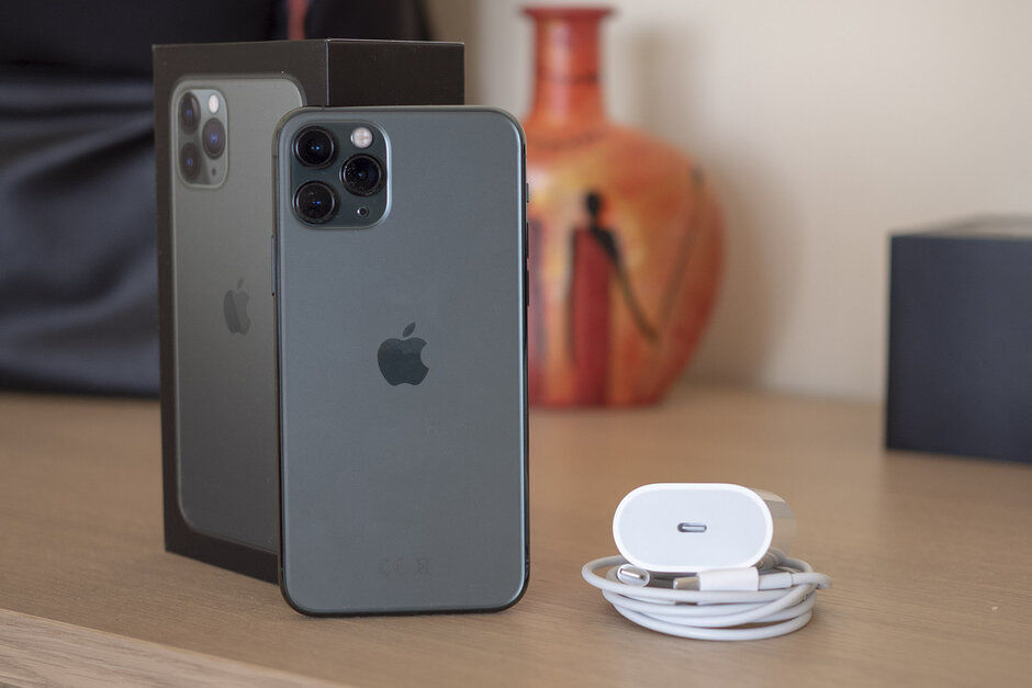 iPhone 11 Pro заряжается вдвое быстрее прошлогодних моделей.