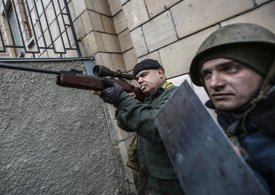 Новые власти в Киеве собираются всячески поддерживать новое военизированное формирование. Фото: rt.com