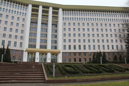 Напомним, что на ремонт здания Парламента РМ, пострадавшего во время беспорядков 7 апреля 2009 года, уже были потрачены 325 миллионов леев.