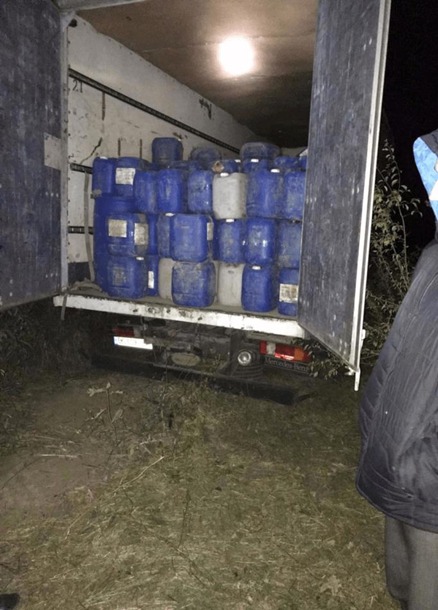 Грузовой автомобиль с алкоголем обнаружили у населенного пункта Озаринцы Могилев-Подольского района.