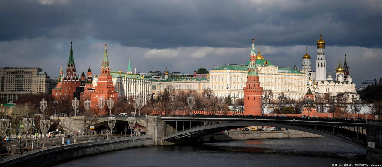 "Досье": РФ надеется восстановить влияние в странах Балтии.