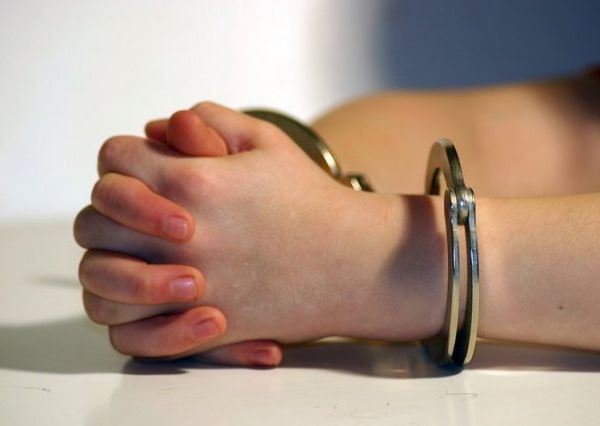 O profesoara de clasele primare va fi judecata pentru trafic de droguri.