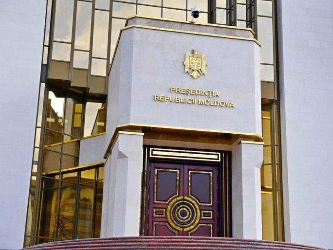 Новый сотрудник аппарата президента получил 32 000 евро пожертвований.