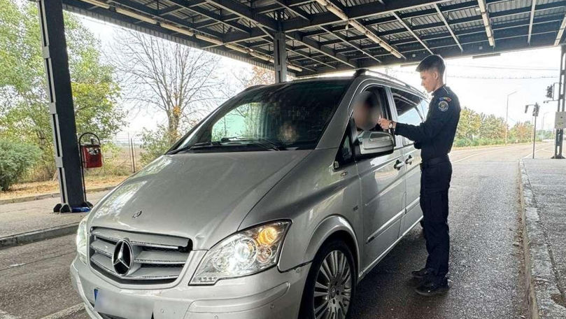 O moldoveancă, prinsă la vama Albița conducând o mașină neînmatriculată.