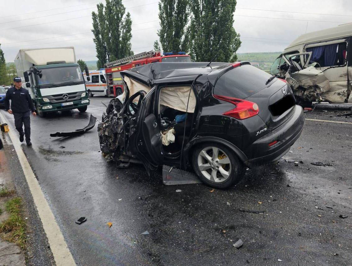 Accident grav la Ialoveni: Șase persoane, transportate la spital.