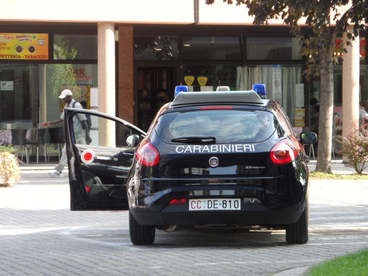 După ce au fost reținuți, moldovenii au fost plasați în arest pentru tentativă de omor. 