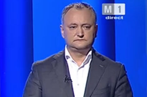 Додон пообещал выступить за отмену экзаменов на степень бакалавра, вновь открыть российский рынок и конфисковать имущество коррумпированных судей и прокуроров с целью пополнения госбюджета.
