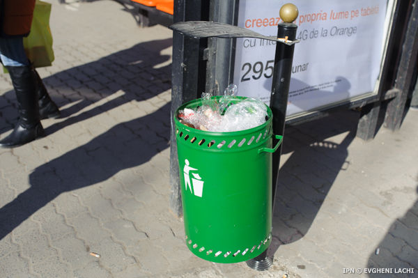Cele peste o mie de unităţi au costat circa trei milioane de lei, bani oferiţi de Ministerul Mediului şi de Primăria capitlaei.