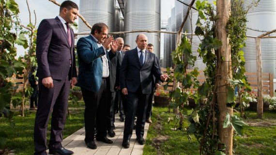 Премьер Валериу Стрелец отпраздновал День вина в Пухое.