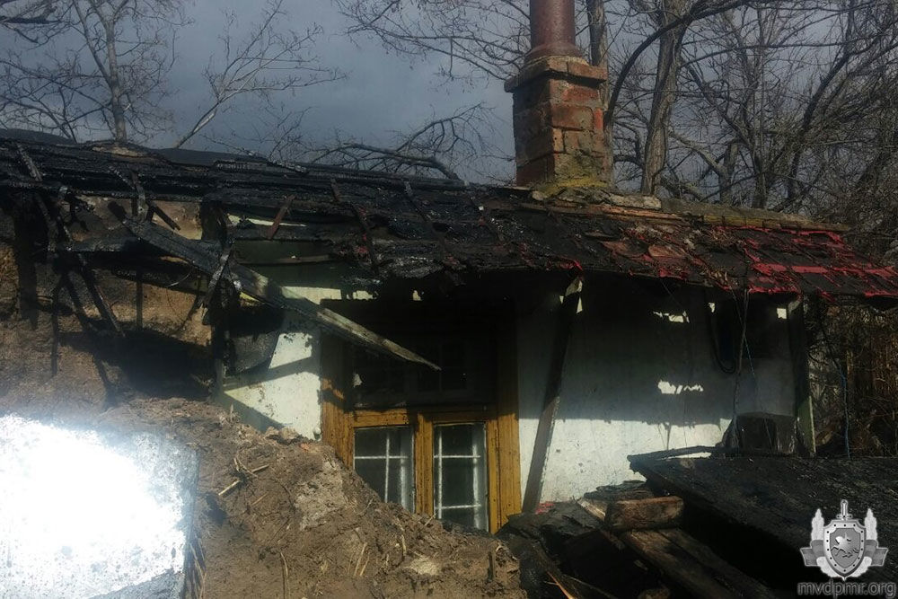 По предварительным данным причиной ЧП стала неосторожность при курении.