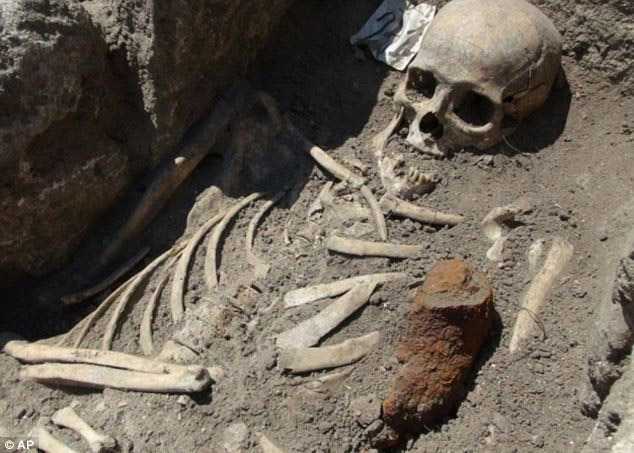 Как рассказали археологи, скелет принадлежит мужчине 40-50 лет.  Фото: kratko-news.com.
