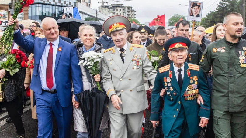 Депутаты, носившие георгиевскую ленту, избежали штрафов: суд не нашел доказательств.