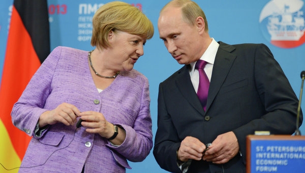 Acesta este primul conctat între Merkel şi Putin făcut public de când Guvernul german a blocat, luni, un important proiect militar în Rusia.