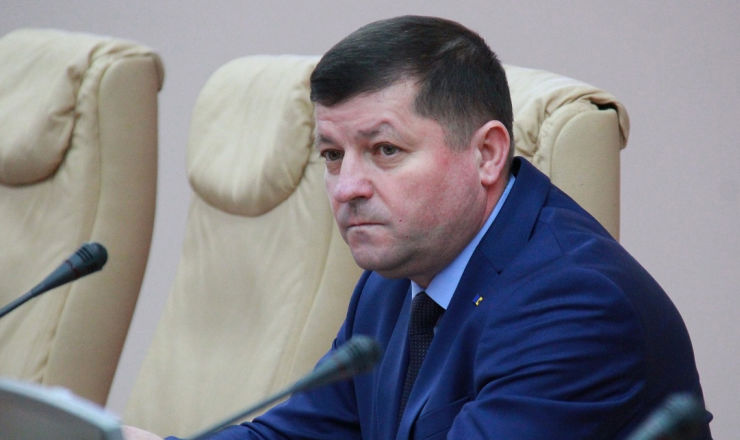 Георге Галбура временно исполнял обязанности министра обороны после ухода Анатола Шалару. 